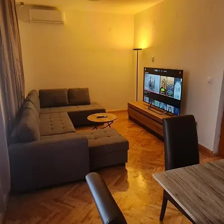 Apartman Batea 3 *